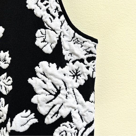 MILLY Sleeveless Floral Jacquard Shell - Picture 6 of 9